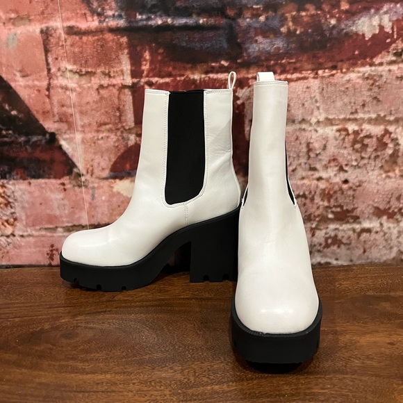 NEW MADDEN GIRL WHITE CHELSEA BOOTS - Picture 2 of 10